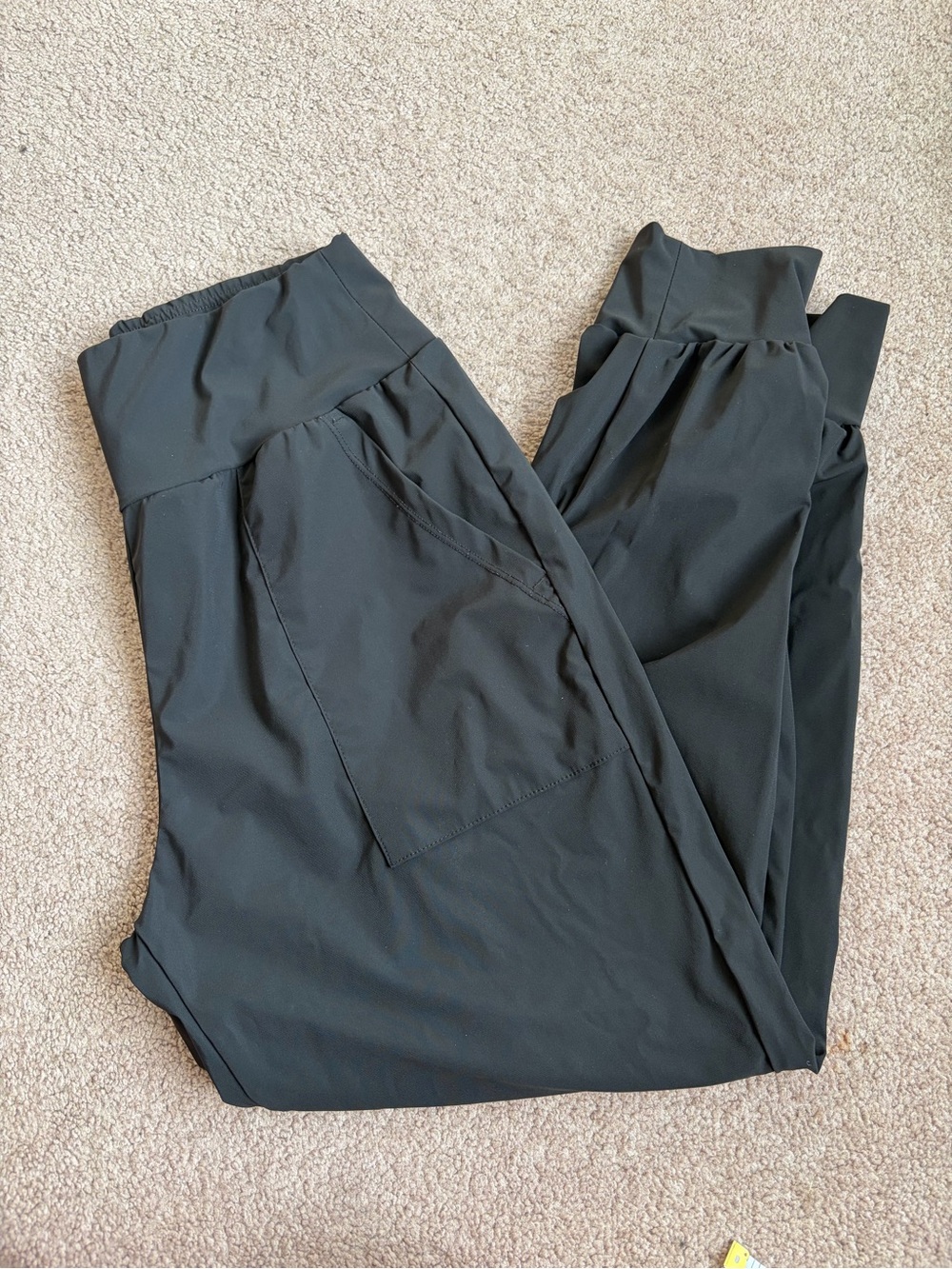 🍁 HALARA - Medium Black Joggers